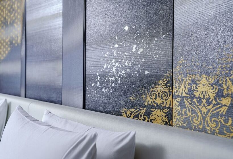 جناح, Hyatt Regency Yokohama