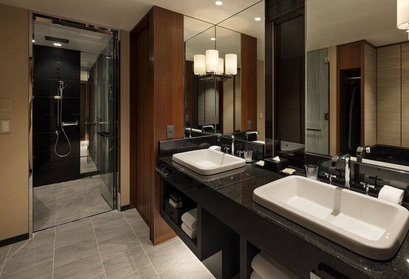جناح, Hyatt Regency Yokohama