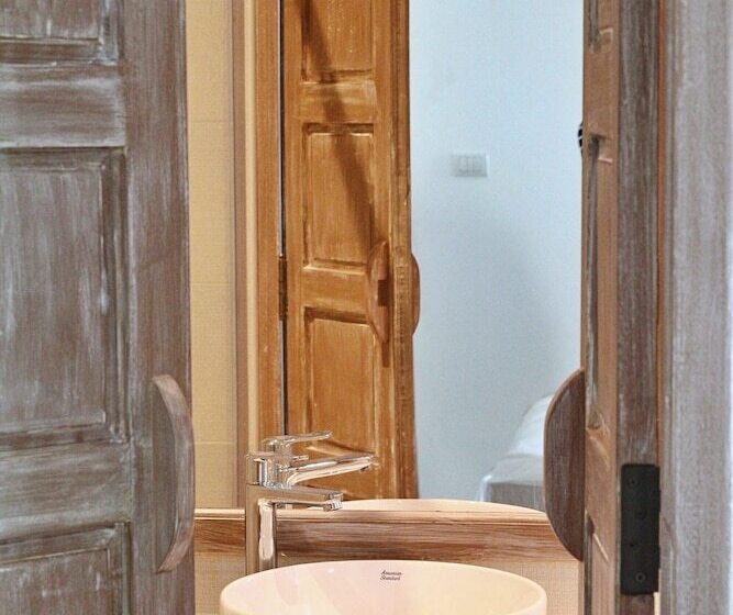 اتاق لوکس, Dear Friend, Home