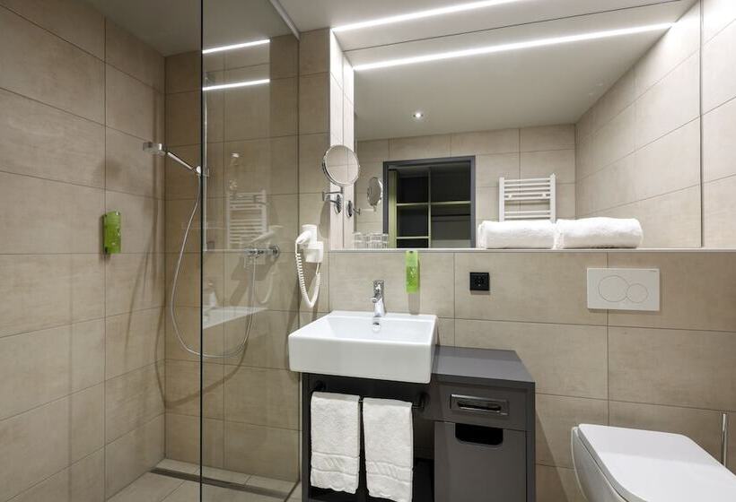 Номер Стандарт Трехместный, Jufa Hotel Laterns   Klangholzhus
