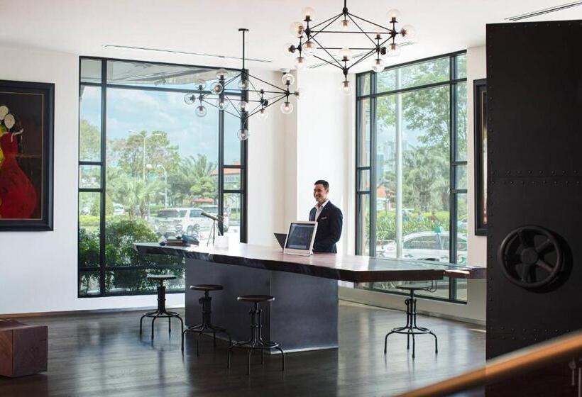 اتاق دلوکس با تخت کینگ و چشم‌انداز شهر, Renaissance Riverside Hotel Saigon