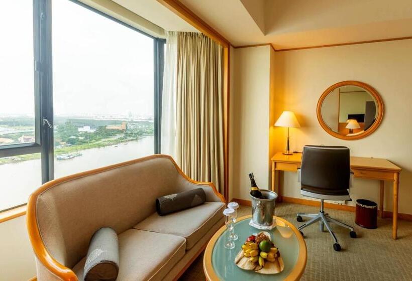 Club Room King Bed, Renaissance Riverside Hotel Saigon