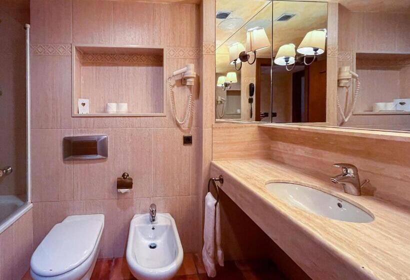 Quarto Estandar Individual, Vila De Tossa