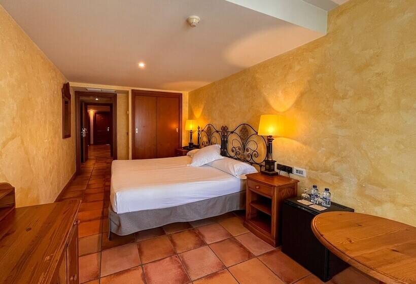 Quarto Estandar com Sacada, Vila De Tossa