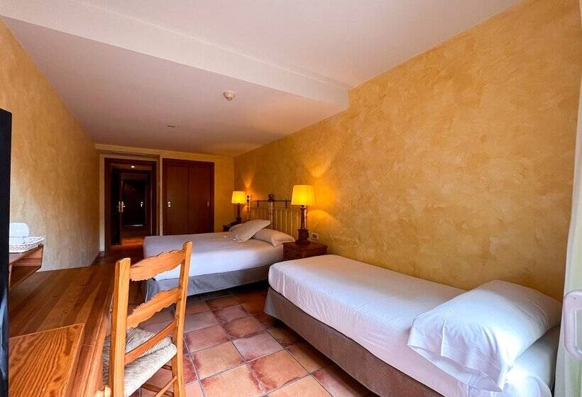 Трехместный Номер Стандарт с Балконом, Vila De Tossa