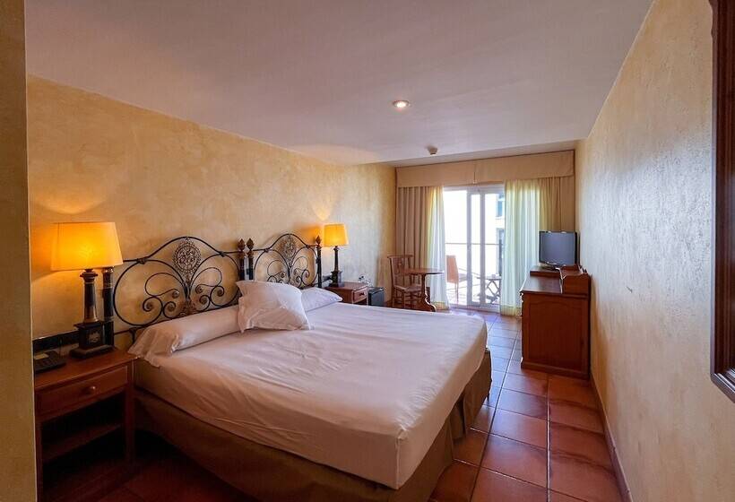 Quarto Estandar com Sacada, Vila De Tossa
