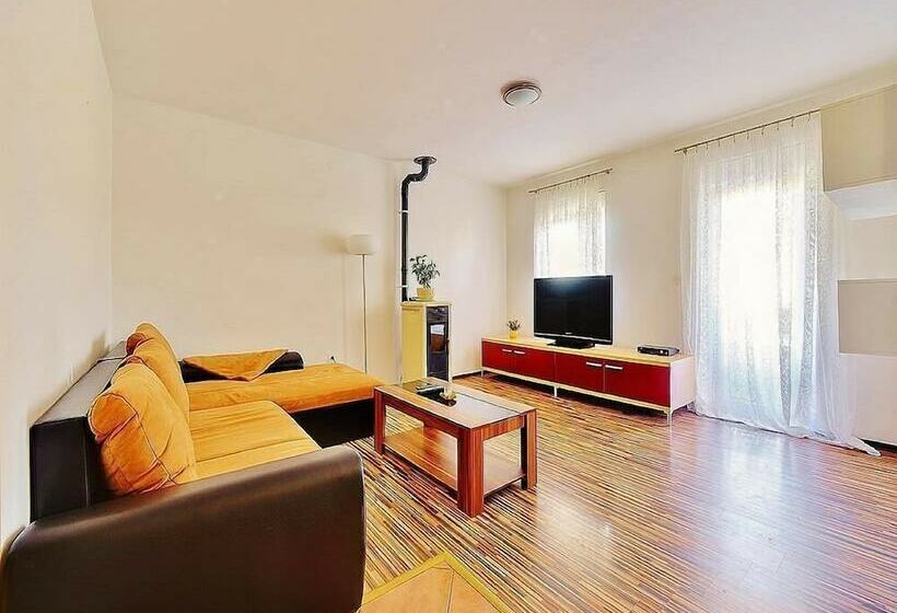 침실 1개 아파트, Apartment Lenka / Three Bedroom