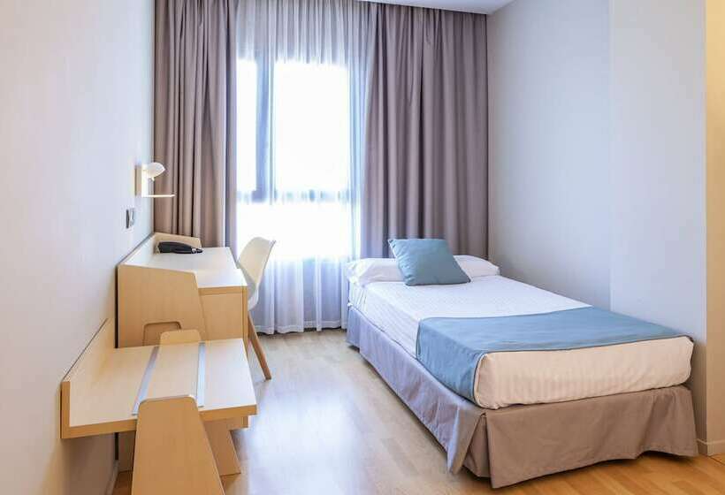 غرفة قياسية ثلاثية, Olympia Valencia