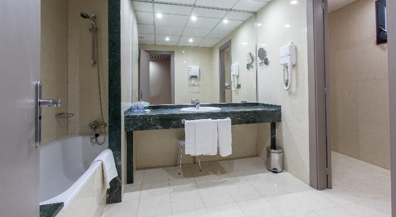 غرفة قياسية ثلاثية, Olympia Valencia