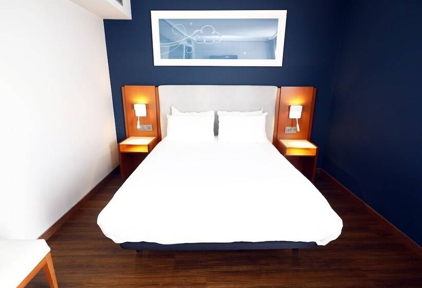 Номер Стандарт, Travelodge Madrid Coslada Airport