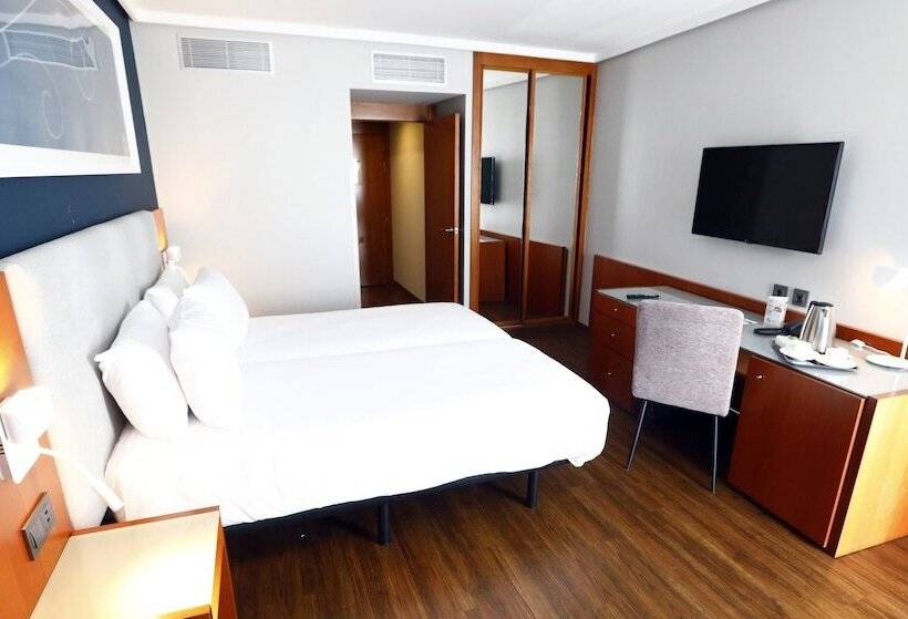 Номер Стандарт, Travelodge Madrid Coslada Airport