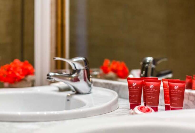 اتاق راحتی سه تخته, Leonardo Hotel Granada