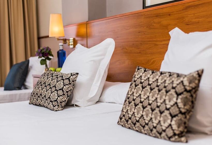 اتاق راحتی سه تخته, Leonardo Hotel Granada