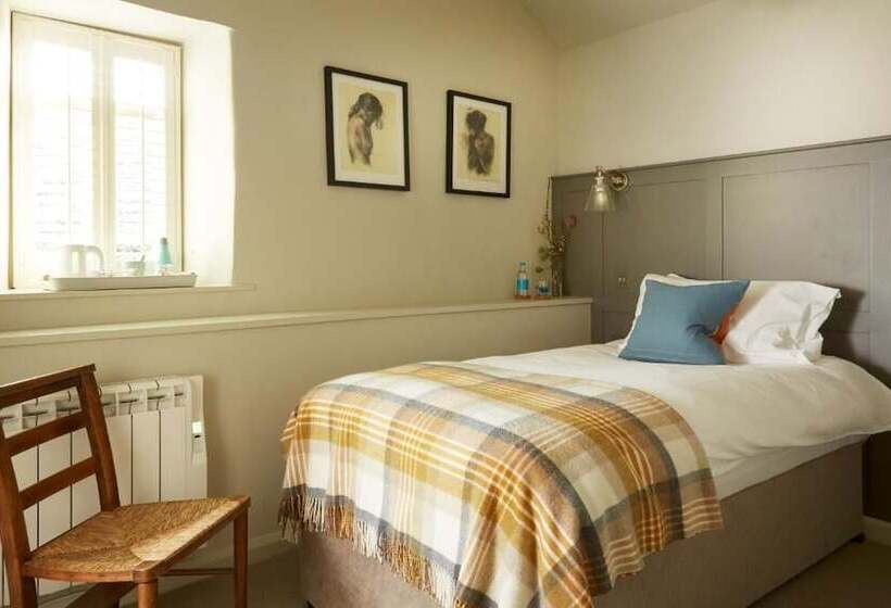 غرفة أساسية فردية, The Bull