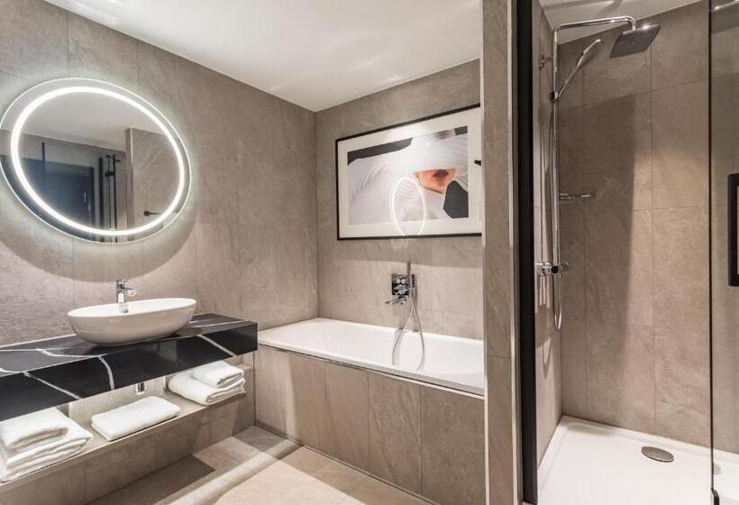 Executive Suite, Radisson Red  London Heathrow