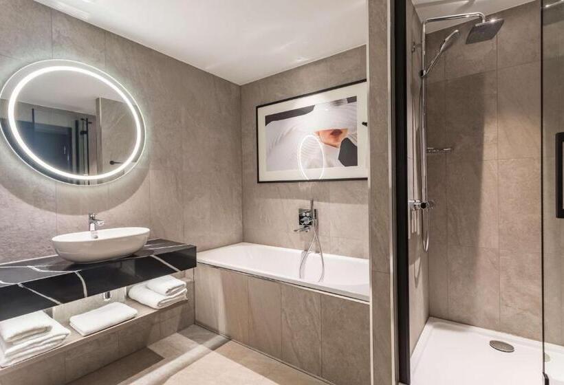 Executive Suite, Radisson Red  London Heathrow