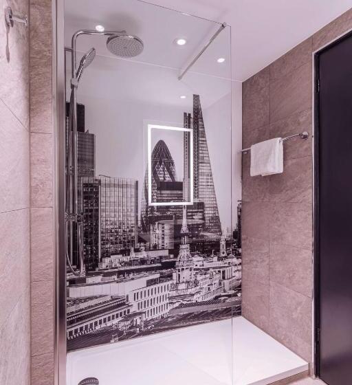 패밀리 룸, Radisson Red  London Heathrow