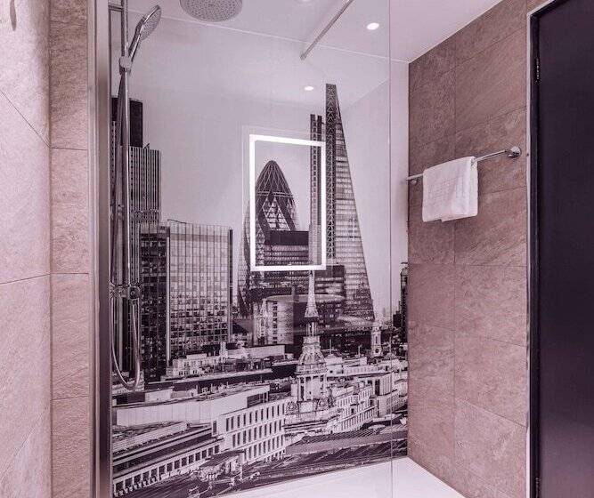 스탠다드 룸, Radisson Red  London Heathrow
