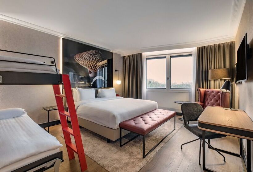 패밀리 룸, Radisson Red  London Heathrow