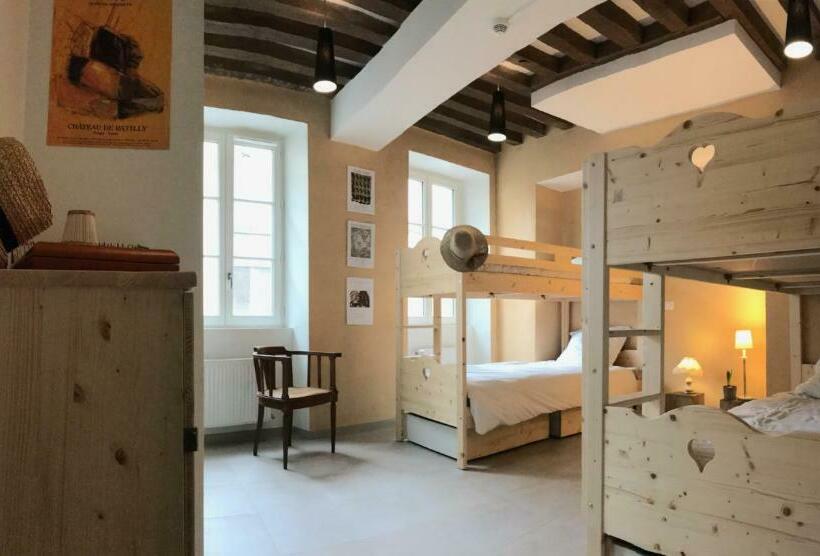 Кровать в Общей Комнате, L'auberge De Treigny
