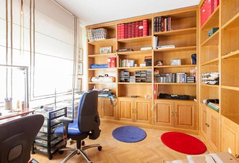 Номер Deluxe, Modern B&b Somosaguas