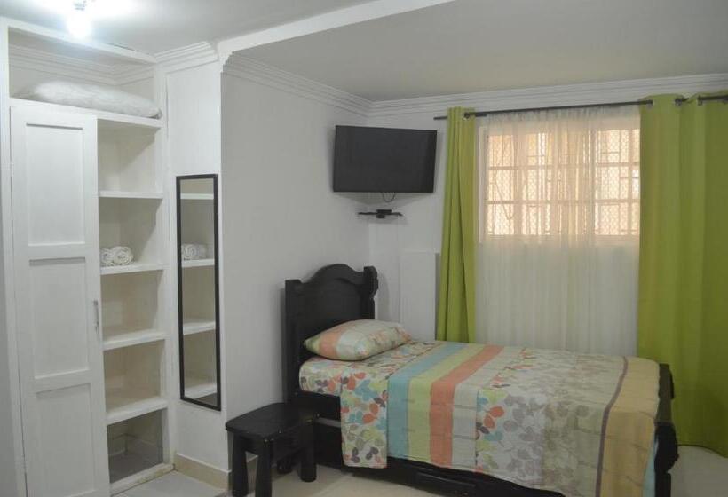 اتاق استاندارد سه نفره, Posada Cocos Place