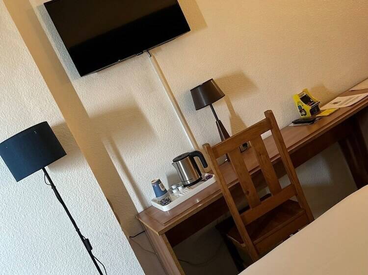 Номер Стандарт, Kyriad Marne La Vallee Torcy