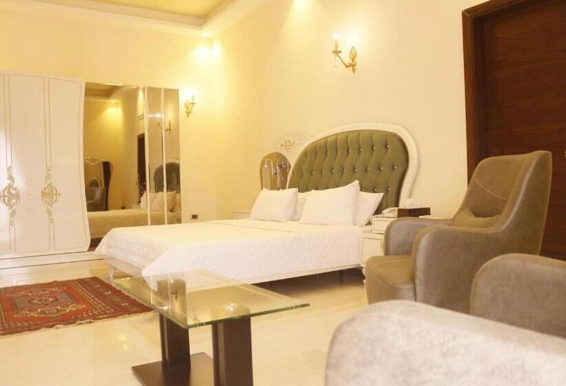 سوئیت با تخت بزرگ, Bissau Royal