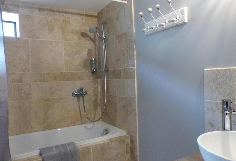 اتاق لوکس, La Fontaine De Rocoule