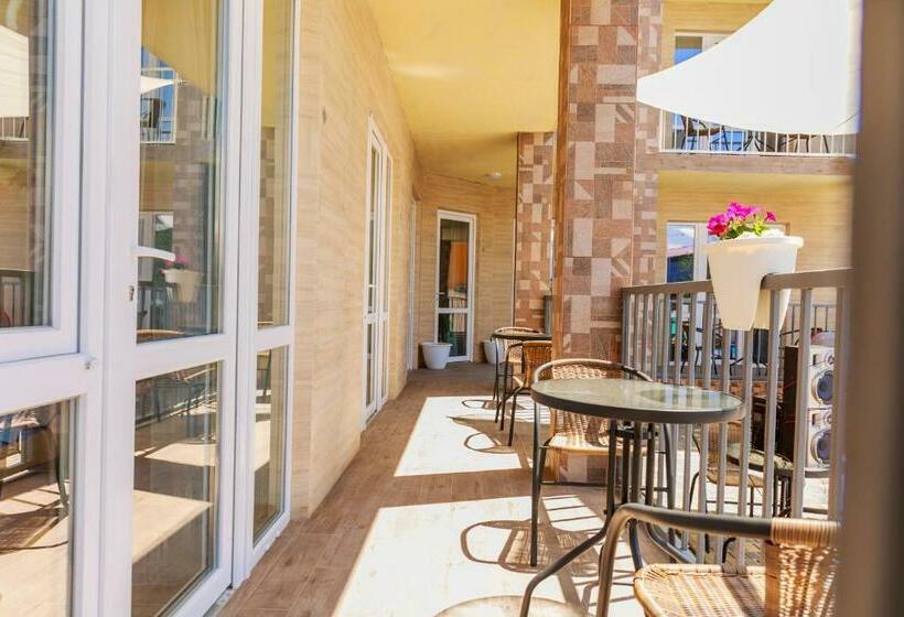اتاق استاندارد با چشم‌انداز استخر, Villa Shell