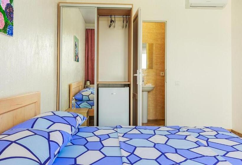اتاق استاندارد با چشم‌انداز استخر, Villa Shell