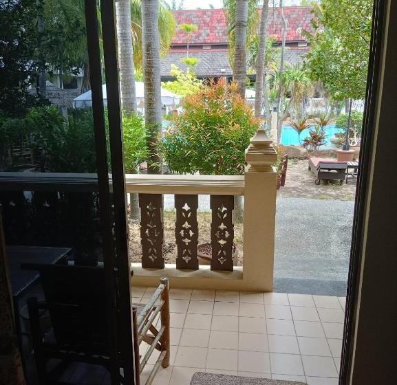 Номер Стандарт Вид на Бассейн, Ban Nam Mao Resort
