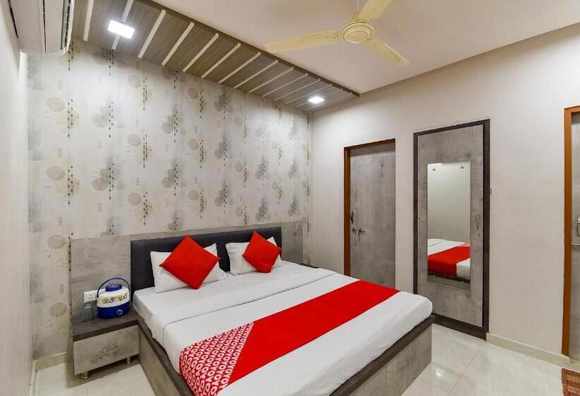 三人经典房间, Super Hotel O Jagmohan