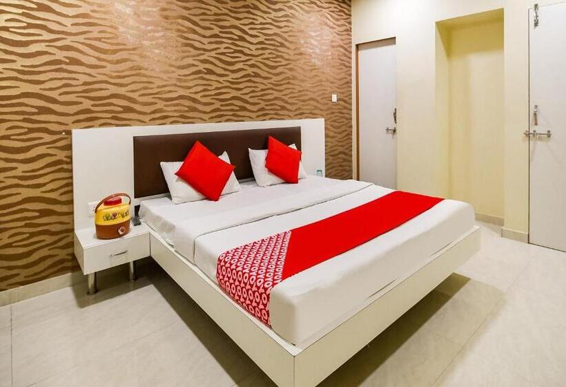 三人经典房间, Super Hotel O Jagmohan