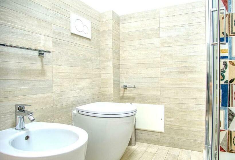اتاق لوکس با بالکن, Ideal Rooms