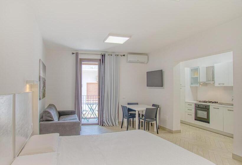 اتاق لوکس با بالکن, Ideal Rooms