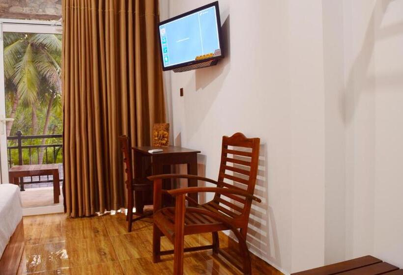 Трехместный Номер Deluxe, Monarch Residence