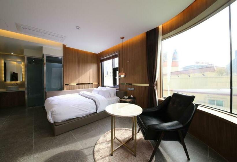 جناح, Suncheon Hound Hotel Suncheon Station Branch