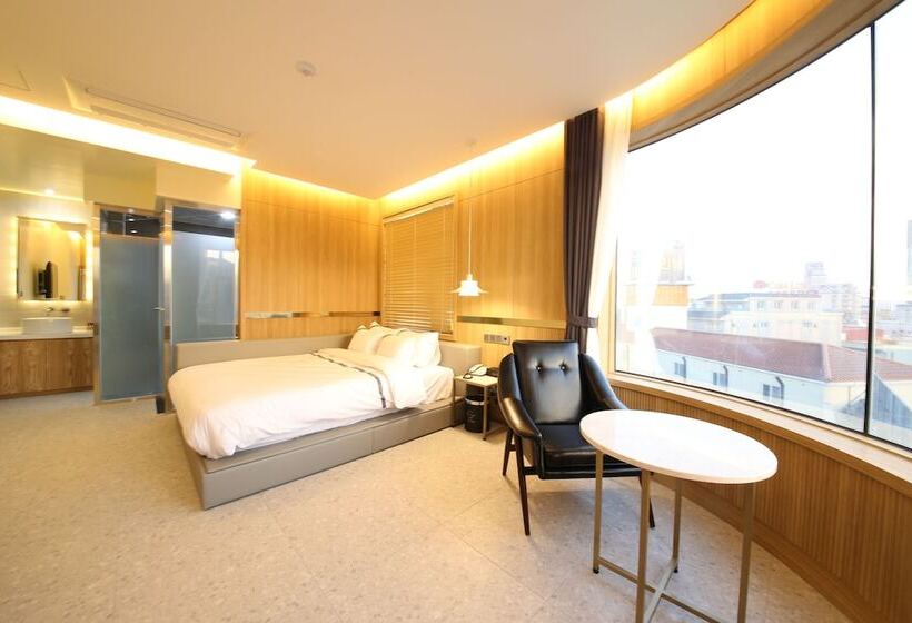 جناح, Suncheon Hound Hotel Suncheon Station Branch