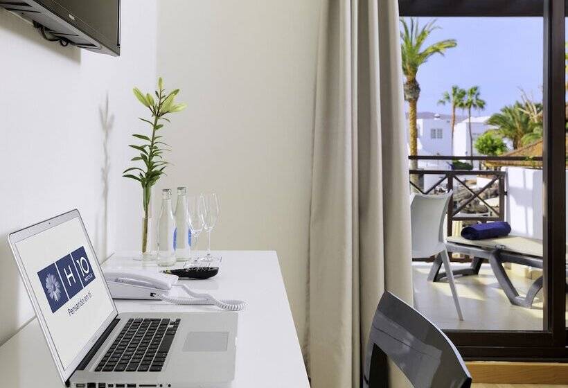 سوییت با چشم‌انداز استخر, H10 White Suites