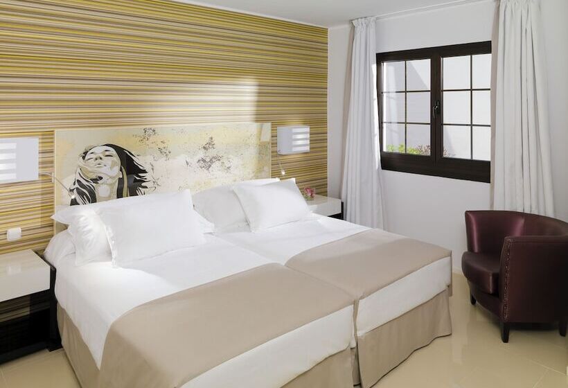 سوییت با چشم‌انداز استخر, H10 White Suites