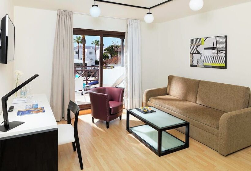 سوییت با چشم‌انداز استخر, H10 White Suites