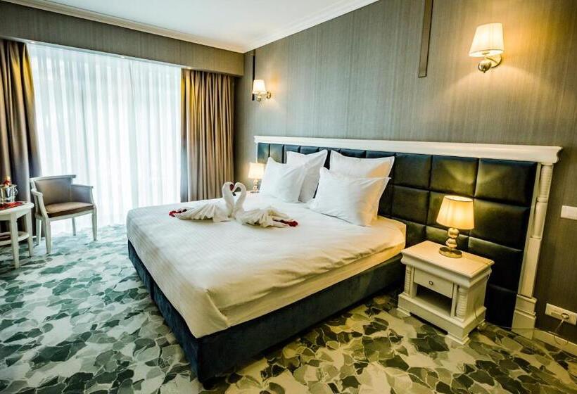 اتاق لوکس, Carpat Inn