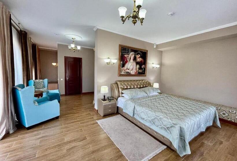 استودیوی لوکس, старый бастион