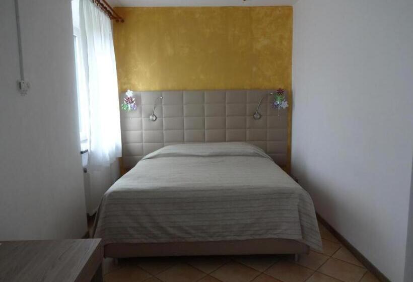 اتاق استاندارد سه نفره, Fedrig Rooms With Bathroom & Hostel Rooms