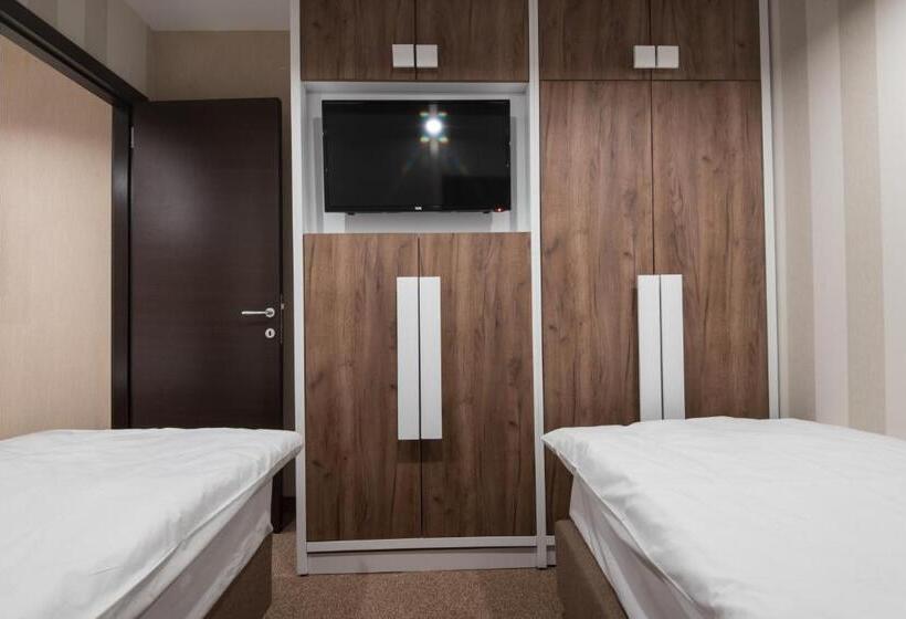 اتاق کلاسیک چهارنفره, Centrum Sobe Rooms čačak