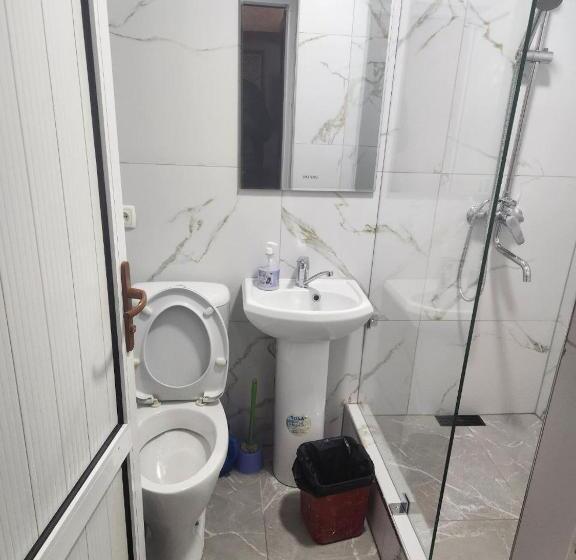 Номер Стандарт, Hostel Highway
