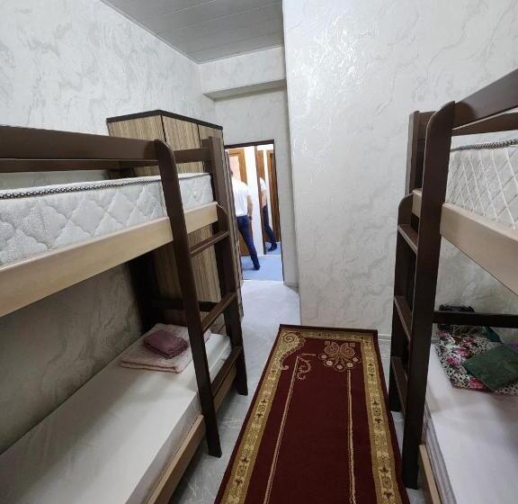 Номер Стандарт Вид на Сад, Hostel Highway