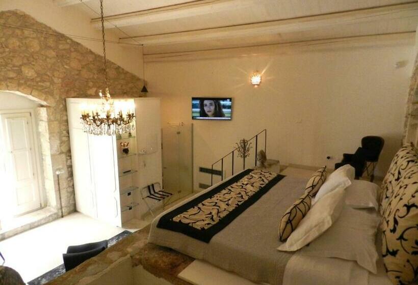 Deluxe Suite King Bed, Scilla Maris Charming Suites