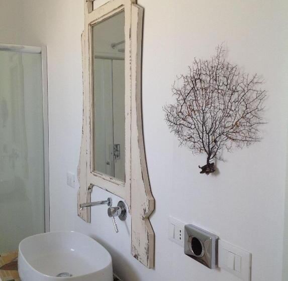 اتاق لوکس با تخت بزرگ, Scilla Maris Charming Suites